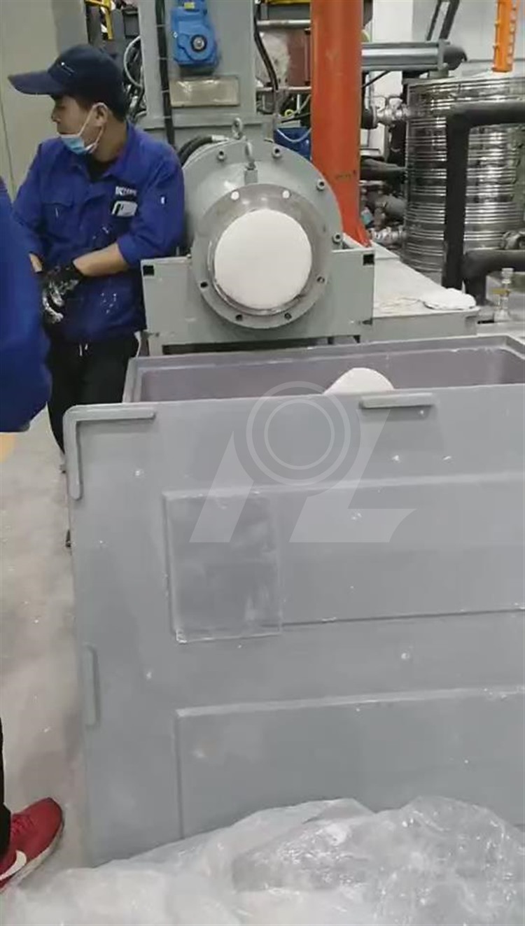 2，上料，捏合精煉